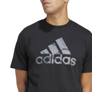 Grafisches T-Shirt adidas Camo Badge of Sport
