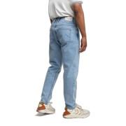 Dicke, weit geschnittene Jeans mit Waschung Revolution